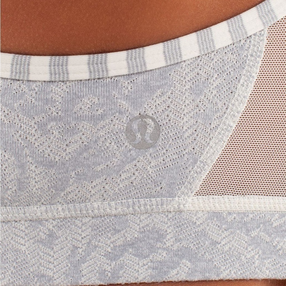 Lululemon Flow Y Bra IV Rose Herringbone Polar Cream/Heathered Silver 4 - Picture 4 of 8
